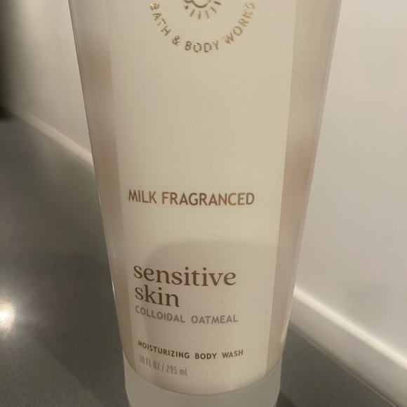 Bath and Body Works: Milk Fragranced Body Wash - Picture 2 of 5